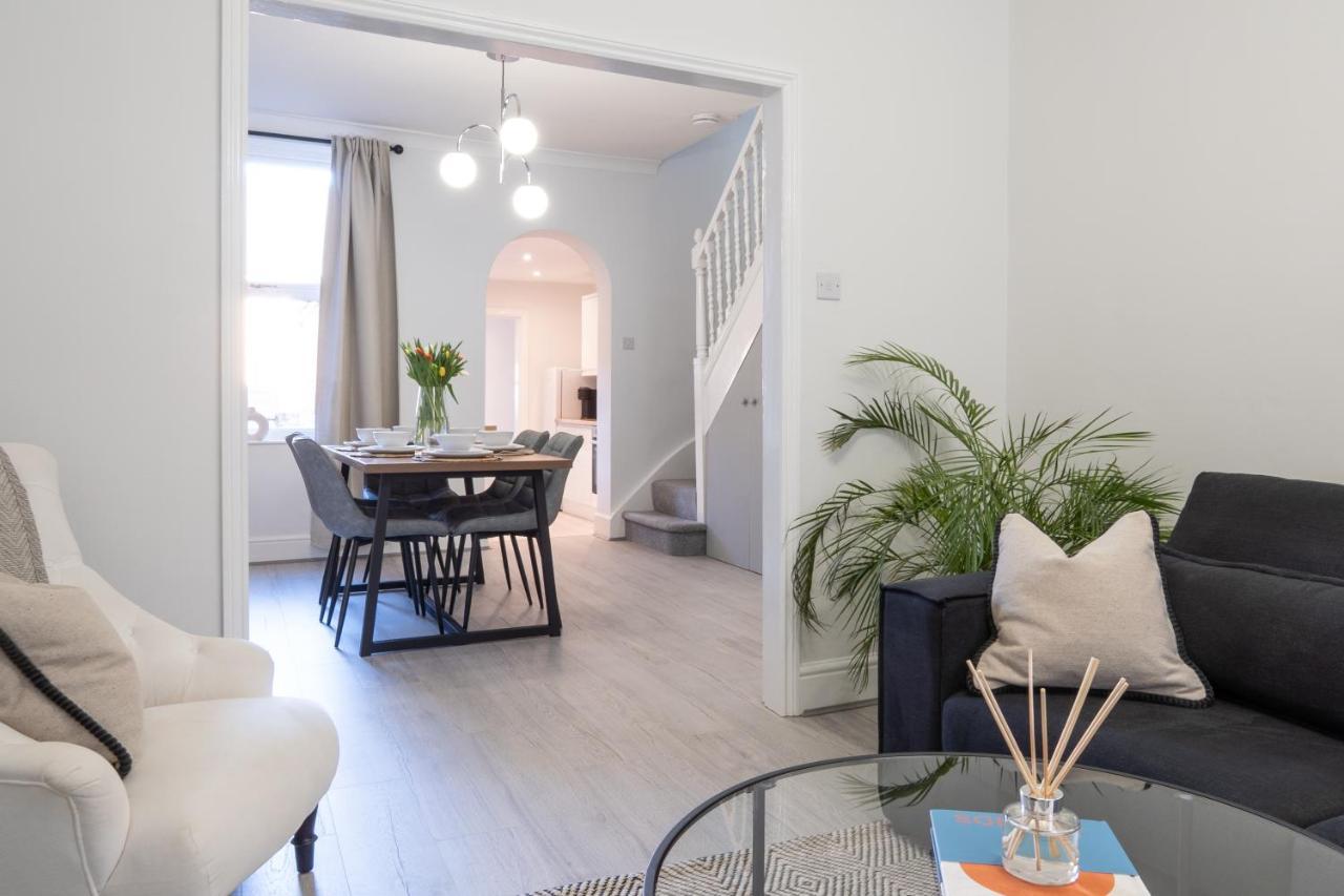 Southview Stays - Three Bedroom House Chester Esterno foto