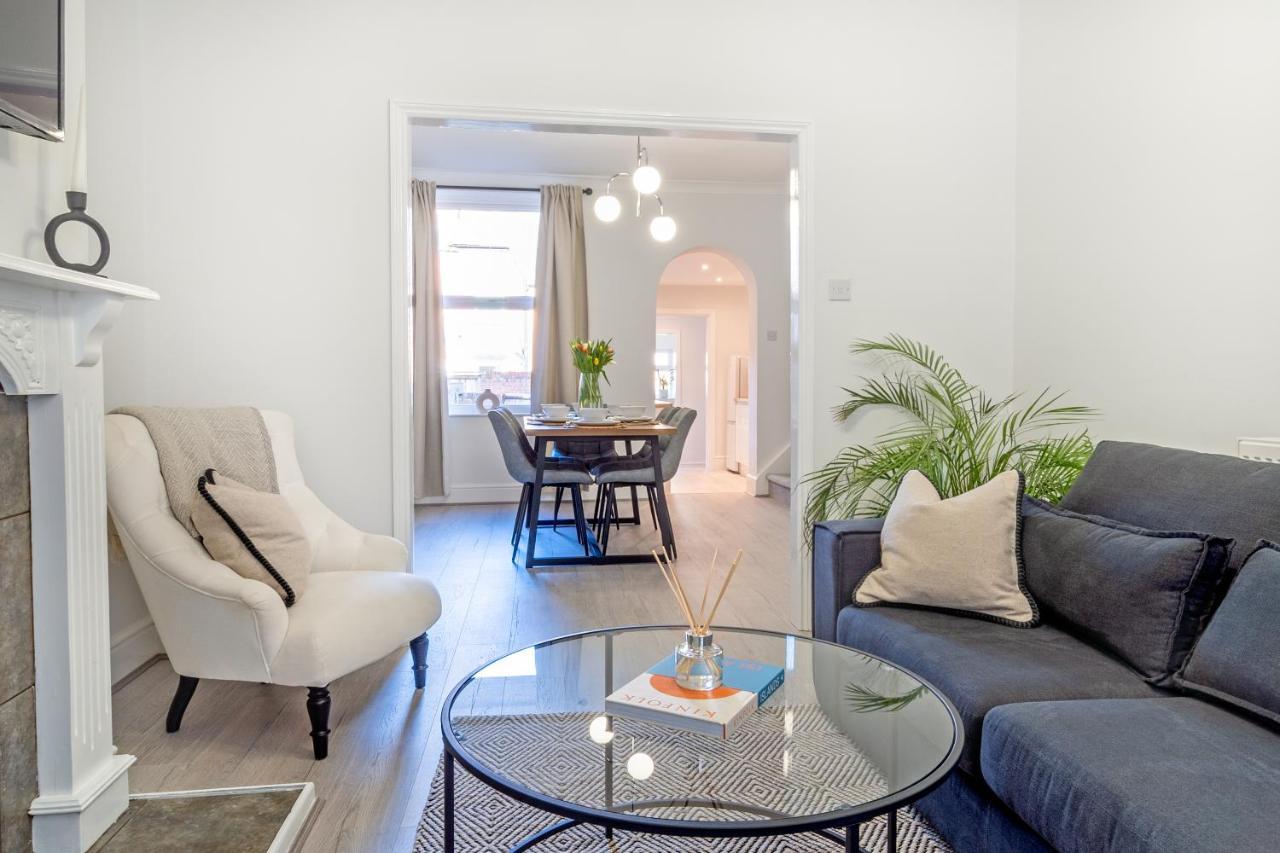 Southview Stays - Three Bedroom House Chester Esterno foto