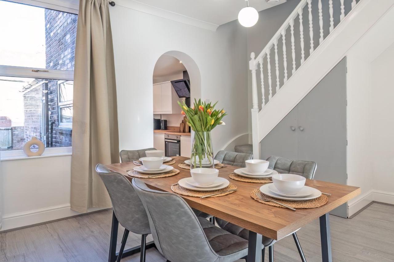 Southview Stays - Three Bedroom House Chester Esterno foto