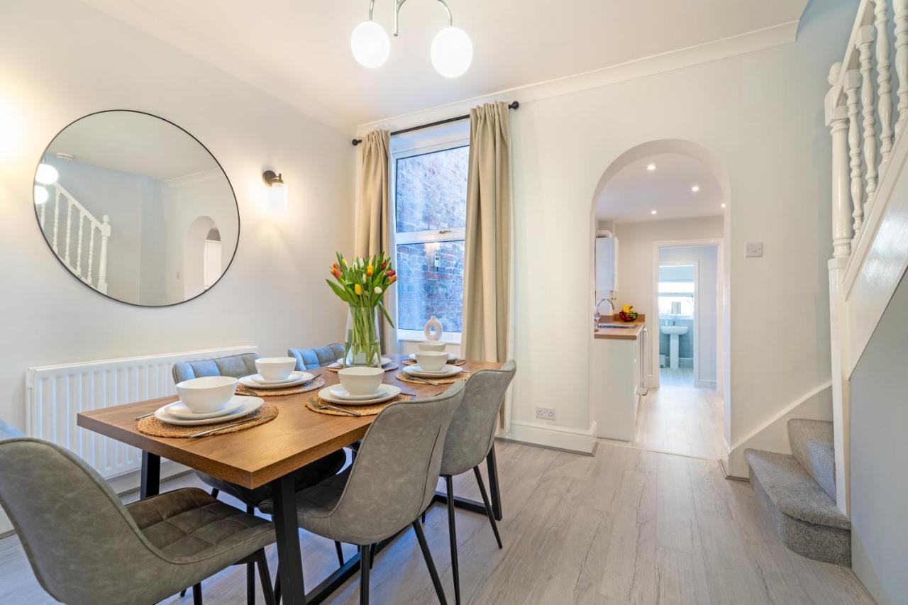 Southview Stays - Three Bedroom House Chester Esterno foto