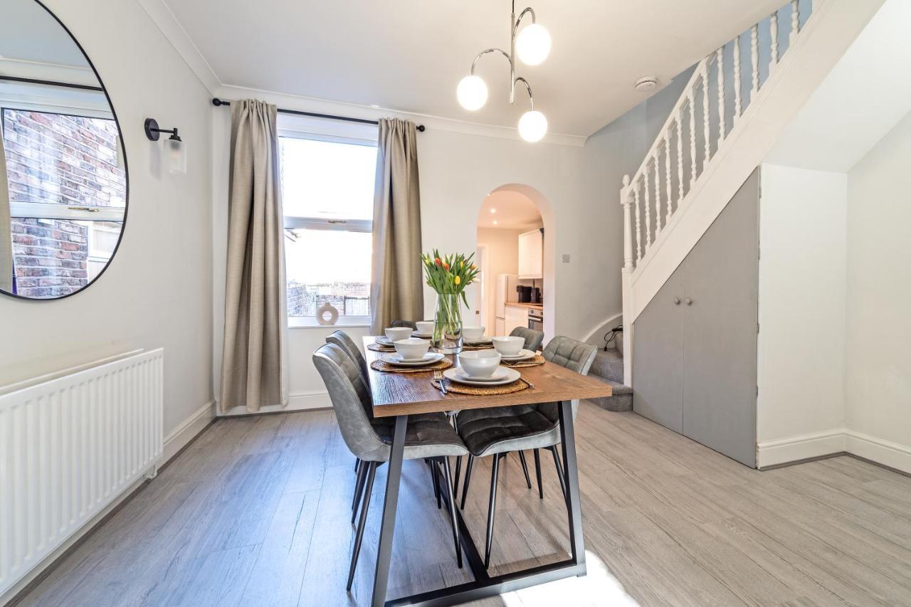 Southview Stays - Three Bedroom House Chester Esterno foto