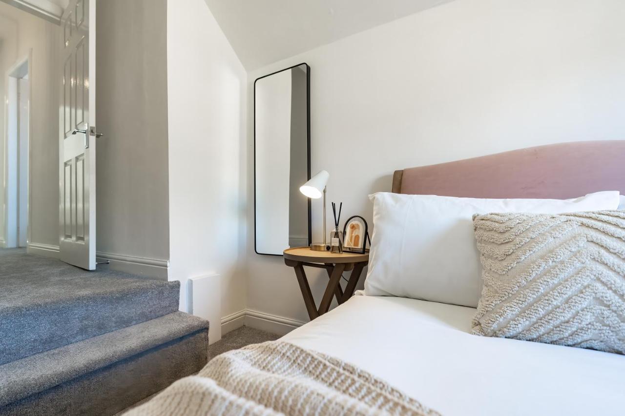 Southview Stays - Three Bedroom House Chester Esterno foto